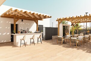 Bar junto a la piscina