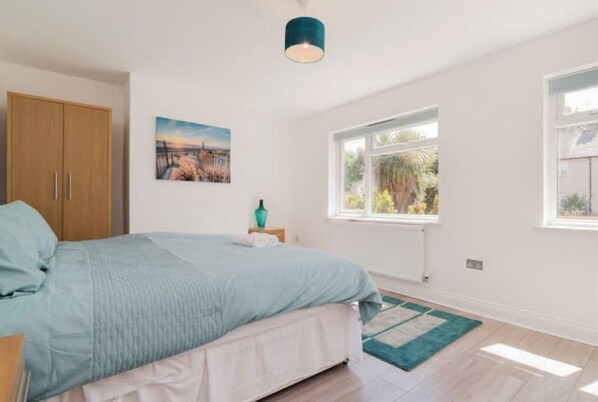 4 chambres, fer et planche à repasser, Wi-Fi, literie fournie