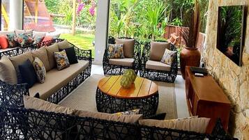 8 quartos, Wi-Fi de cortesia, roupa de cama