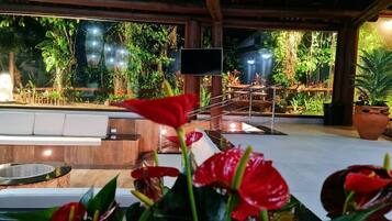 8 quartos, Wi-Fi de cortesia, roupa de cama