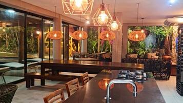 8 bedrooms, free WiFi, bed sheets