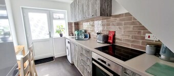 Station Heights: 3 Bedroom Town House with Garden. 