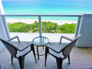 Room - Ocean View Studio with Balcony  (Miami Beach)