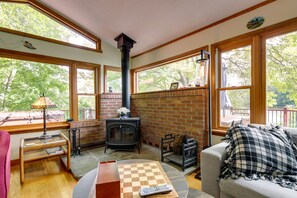 TV, fireplace, offices