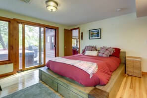 2 slaapkamers, een bureau, een strijkplank/strijkijzer, reisbedje