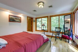 2 Schlafzimmer, Schreibtisch, Bügeleisen/Bügelbrett, Reisekinderbett