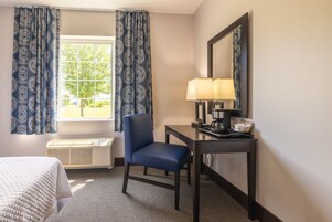 Deluxe Double Room | Individually decorated, individually furnished, desk, laptop workspace