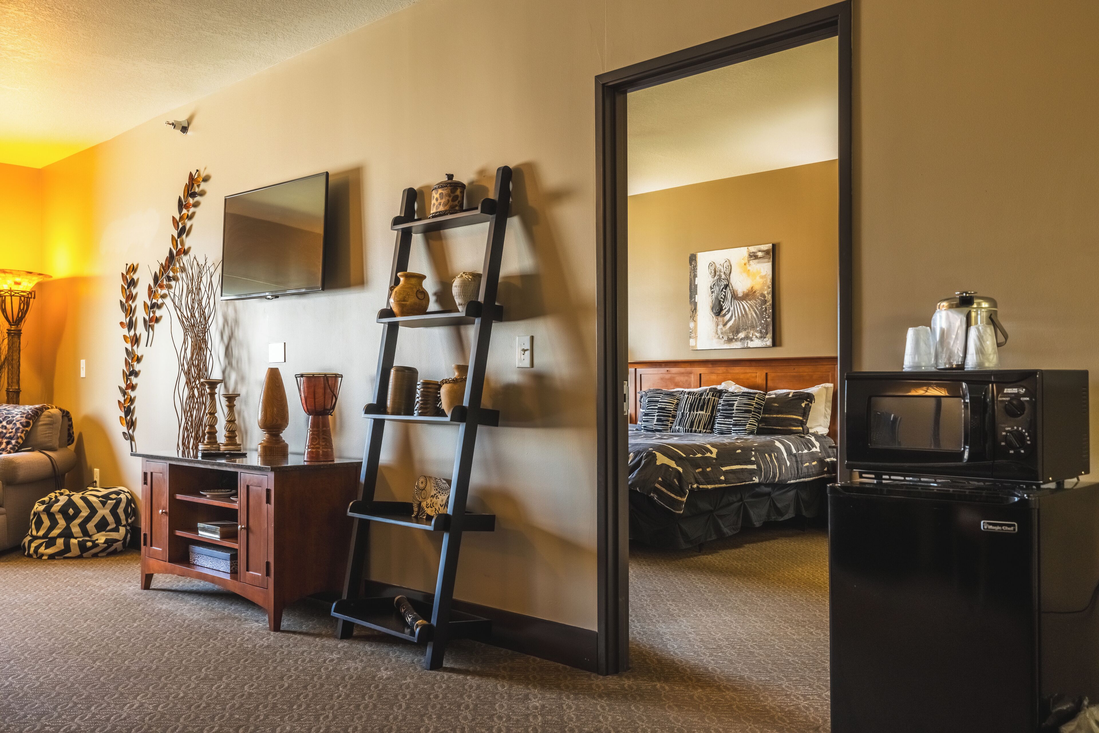 Signature Suite, 1 King Bed with Sofa bed | Living area