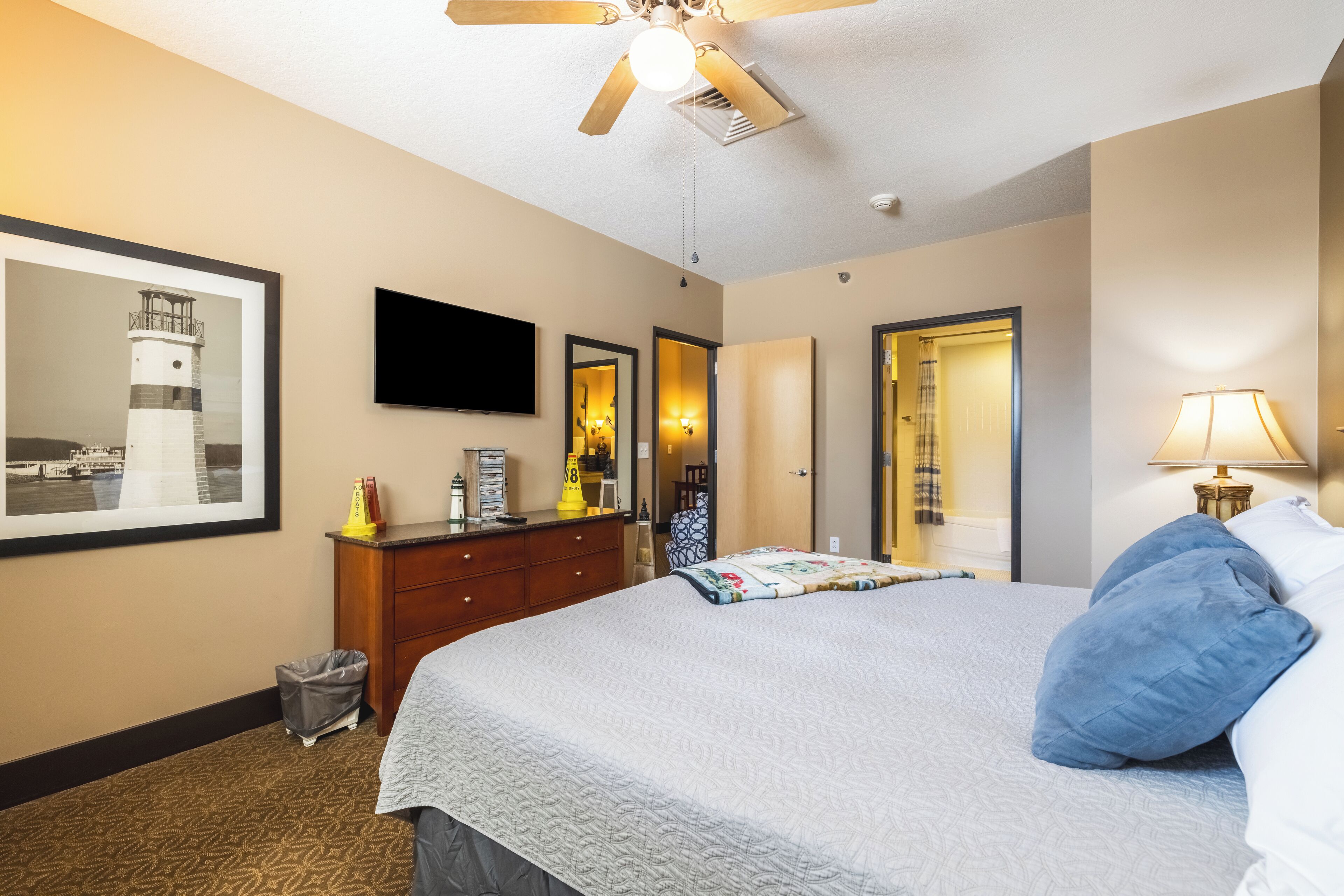 Signature Suite, 1 King Bed with Sofa bed | Individually decorated, individually furnished, desk, laptop workspace