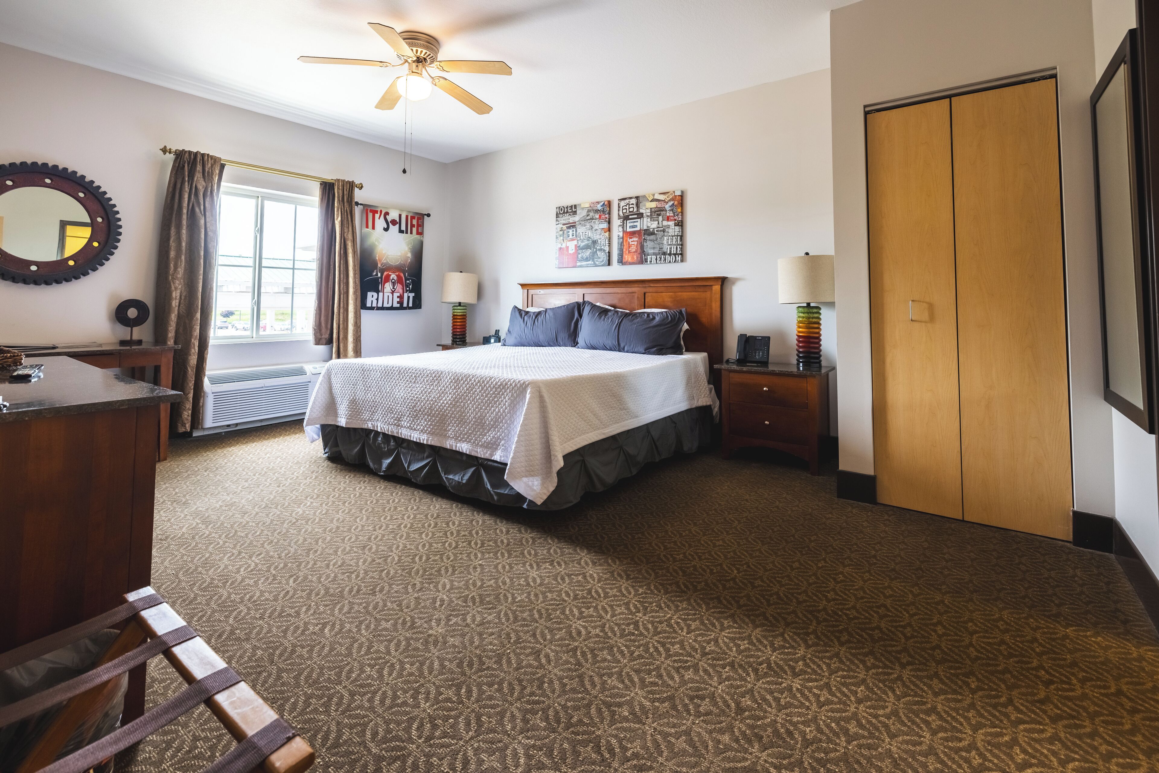 Signature Suite, 1 King Bed with Sofa bed | Individually decorated, individually furnished, desk, laptop workspace