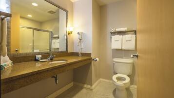 Ducha, artículos de tocador gratuitos, secador de pelo, toallas