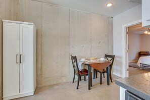 Dining - ‘Sunset View  ’ Home: 1 Mi to Smithville Lake! (Plattsburg)