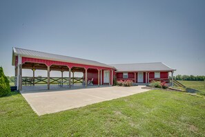 Exterior - ‘Sunset View’ Home: 1 Mi to Smithville Lake! (Plattsburg)