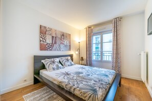 2 bedrooms, iron/ironing board, free WiFi, bed sheets - Havre de paix - Appt avec terrasse (Courbevoie)