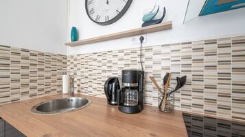 Réfrigérateur, micro-ondes, four, cafetière/bouilloire