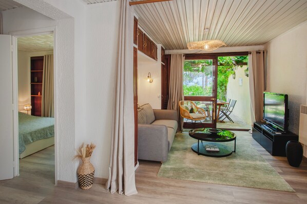 TV - U Prato - Bungalow 100m de la mer (Lumio)