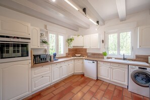 Réfrigérateur, micro-ondes, four, lave-vaisselle