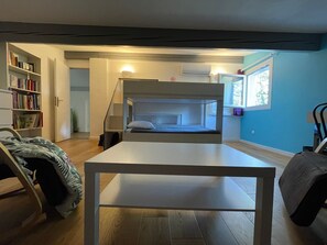 4 chambres, fer et planche à repasser, Wi-Fi gratuit, draps fournis