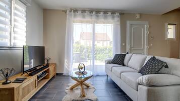 Fernseher, DVD-Player, Stereoanlage