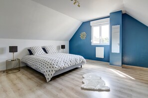 3 bedrooms, iron/ironing board, free WiFi, bed sheets