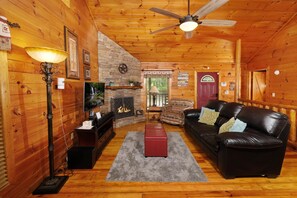 House, Multiple Beds (Jackson's Starry Nite Sky #217) | Living area