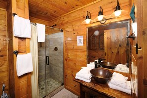 House, Multiple Beds (Jackson's Starry Nite Sky #217) | Bathroom | Free toiletries, towels - Jackson's Starry Nite Sky #217 (Sevierville)