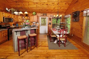 Dining - Jackson's Starry Nite Sky #217 (Sevierville)