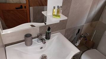 Apartment, 1 Bedroom, Balcony, Ocean View | Bathroom