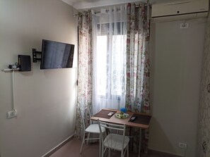 Căn hộ, 1 phòng ngủ, ban công, quang cảnh biển | Khu ăn uống