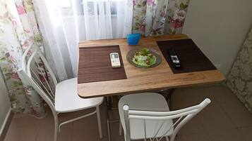 Apartment, 1 Bedroom, Balcony, Ocean View | Dining