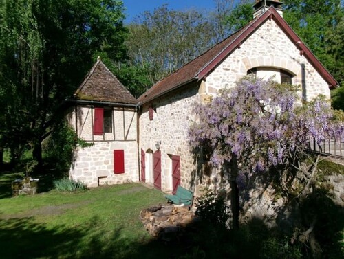 Maison Quercynoise au Calme Avec Piscine