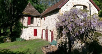Maison Quercynoise au Calme Avec Piscine
