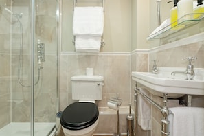Standard Room, 1 Queen Bed | Bathroom | Shower, designer toiletries, hair dryer, towels