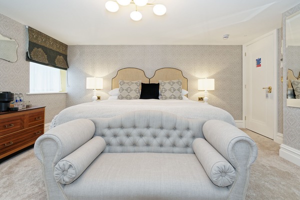 Superior Room, 1 King Bed | 1 bedroom, premium bedding, down comforters, Select Comfort beds