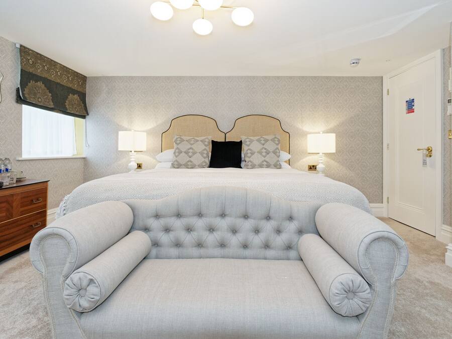 Kamar Superior, 1 Tempat Tidur King | Seprai premium, selimut bulu angsa, dan tempat tidur Select Comfort