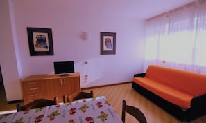LĂ€genhet - 4 sovrum - balkong | Vardagsrum