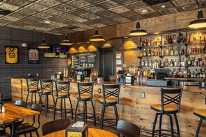 2 bars/lounges, swim-up bar