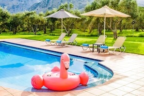 Apartment, 3 Schlafzimmer, eigener Pool, Gartenblick | Pool | Außenpool