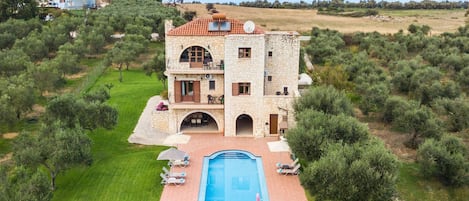 Departamento, 3 habitaciones, alberca privada, vista al jardín | Exterior