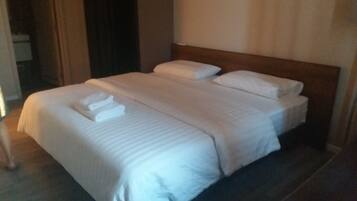 1 bedroom, WiFi, bed sheets