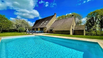 Lämmitetty uima-allas