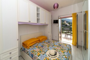 2 bedrooms, down duvets, blackout curtains, iron/ironing board - Casa Melevyen (Positano)
