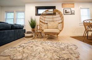 Smart TV, video games - Stylish Beach House, Hot Tub, Pet-Friendly🐾 (Norfolk)