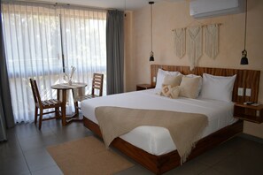 Deluxe Room | Premium bedding, Select Comfort beds, bed sheets, wheelchair access - Casa Ita Surf (Puerto Escondido)