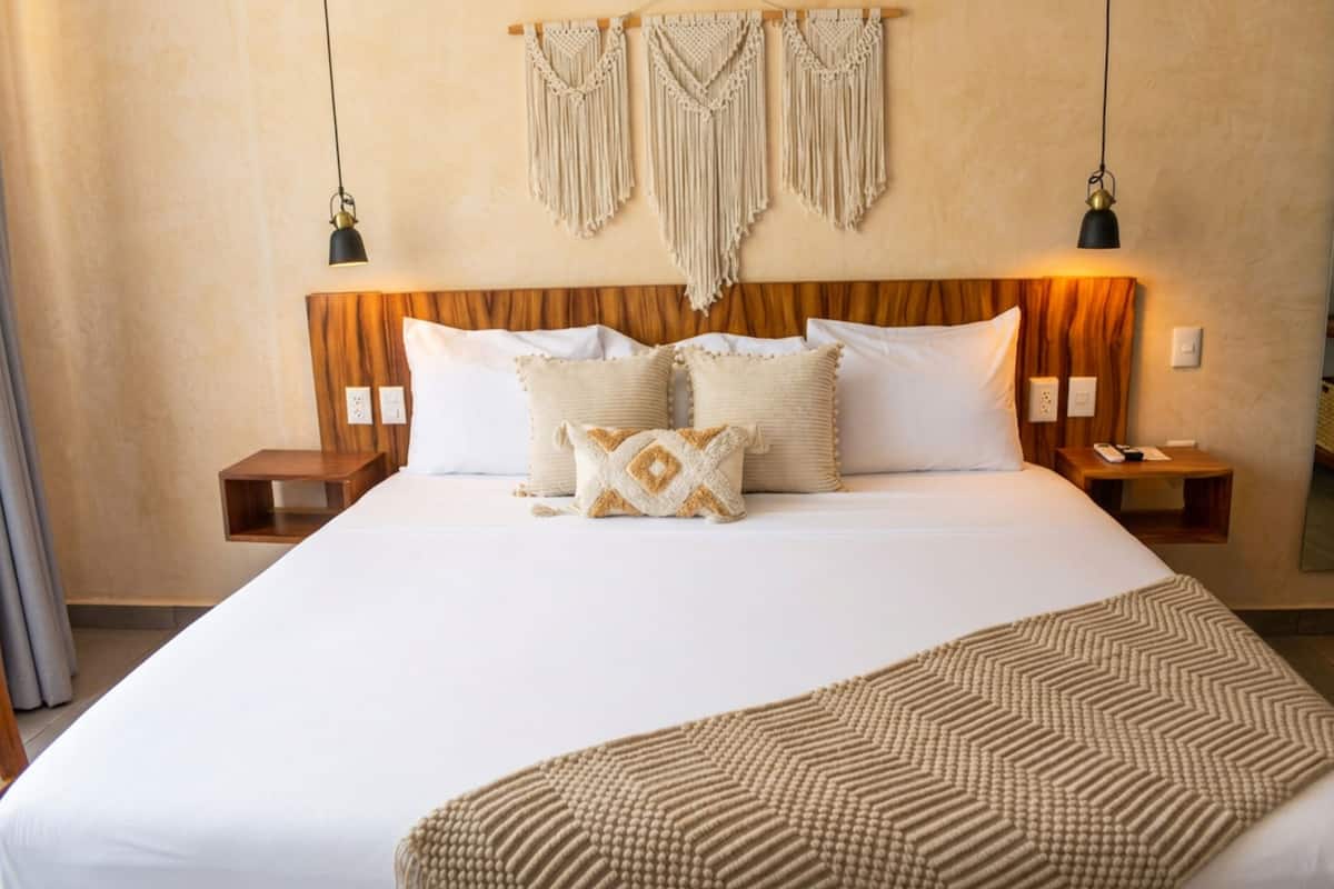 Deluxe Room | Premium bedding, Select Comfort beds, bed sheets
