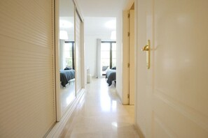 2 sovrum, värdeförvaringsskåp på rummet och strykjärn/strykbräda