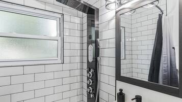 Rumah, 2 kamar tidur | Kamar mandi | Handuk dan sampo