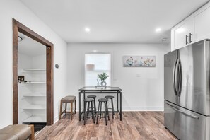 Private kitchen - Modern Luxury Amenities Near Woodfield Mall 2 Bedroom Home by RedAwning (Rolling Meadows)