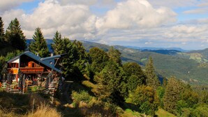 Vista frontal de la propiedad