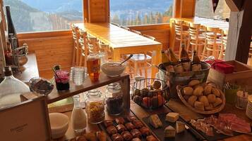 Daily buffet breakfast (EUR 13 per person)